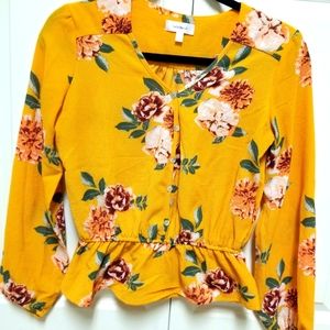 Cute yellow long-sleev blouse size small